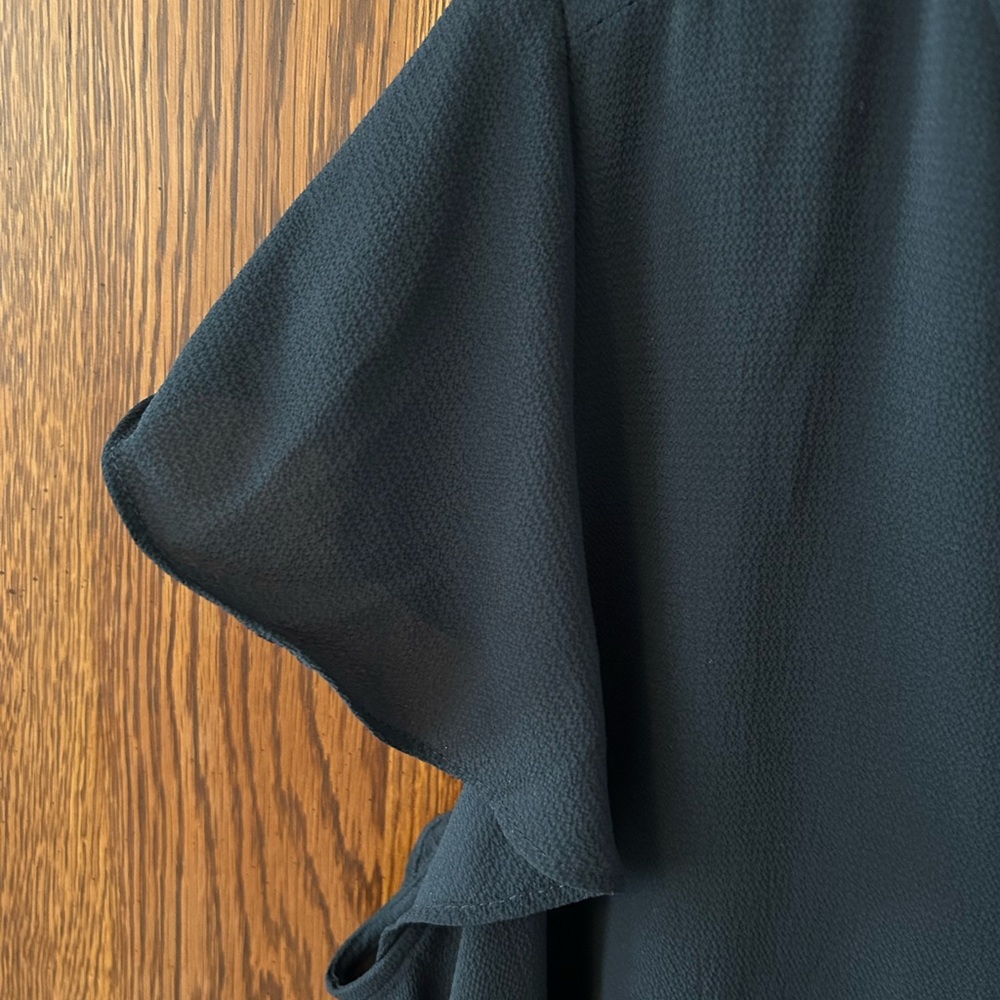 NWT Calvin Klein blouse with short ruffle sleeve, Polyester Spandex, Navy 2X - Picture 3 of 9